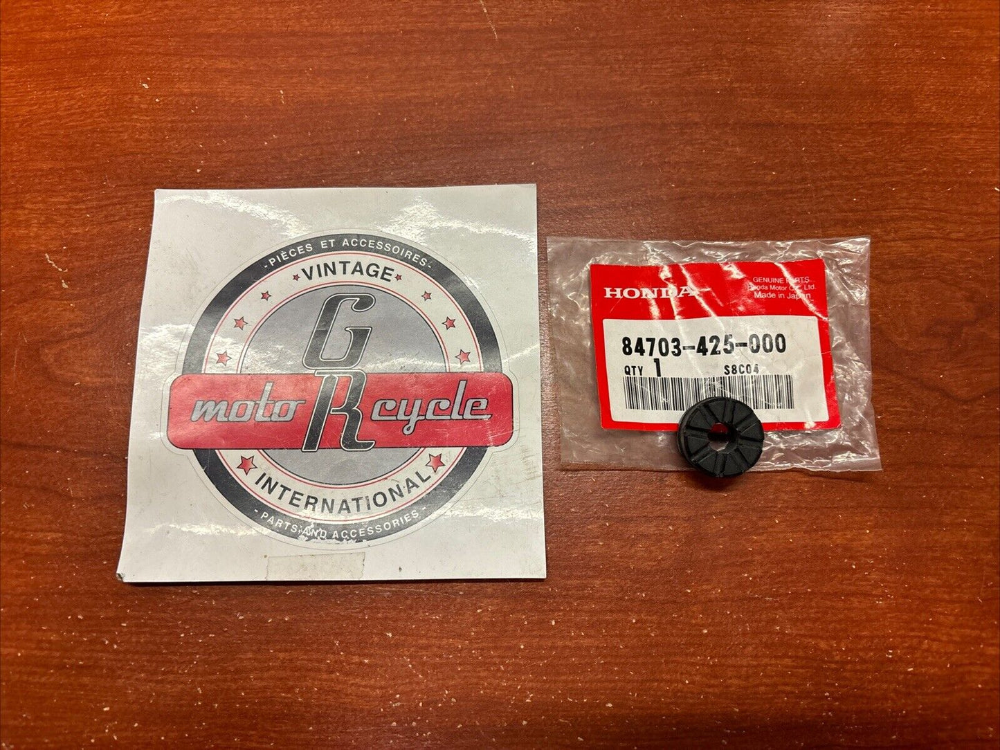 NOS Honda CA50 CB1000 CB1100 CB125T TAILLIGHT SETTING RUBBER 84703-425-000 H169