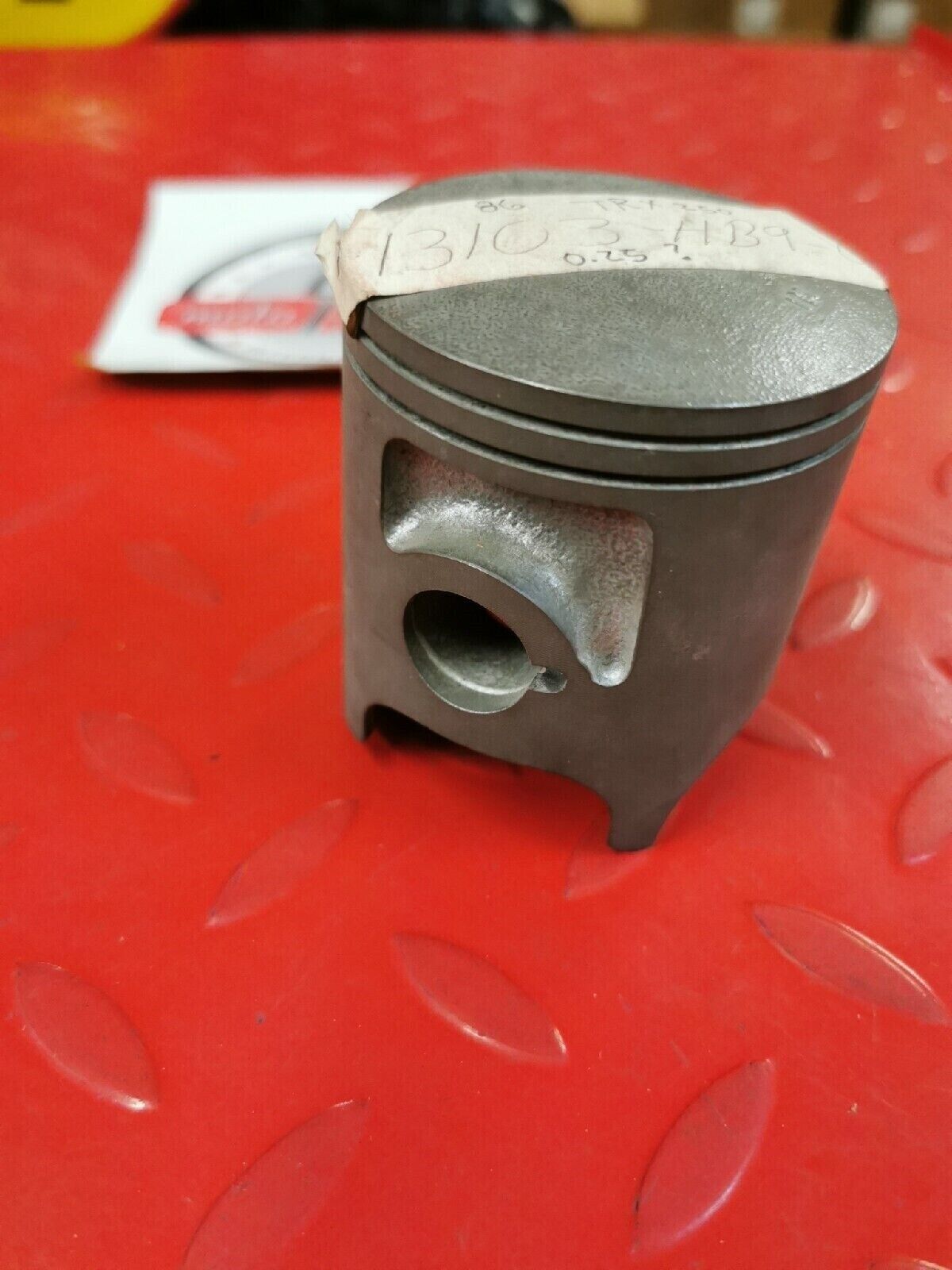 NOS HONDA TRX250 1986 PISTON  0.25 13103-HB9-000 H40