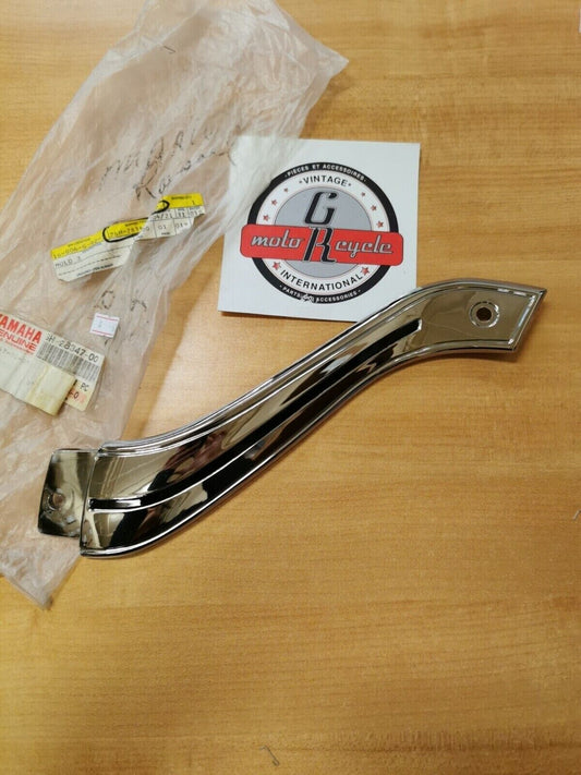 NOS YAMAHA  XVZ1200  1984  LEFT FAIRING WINDSHIELD TRIM   26H-28347-00-00   Y44