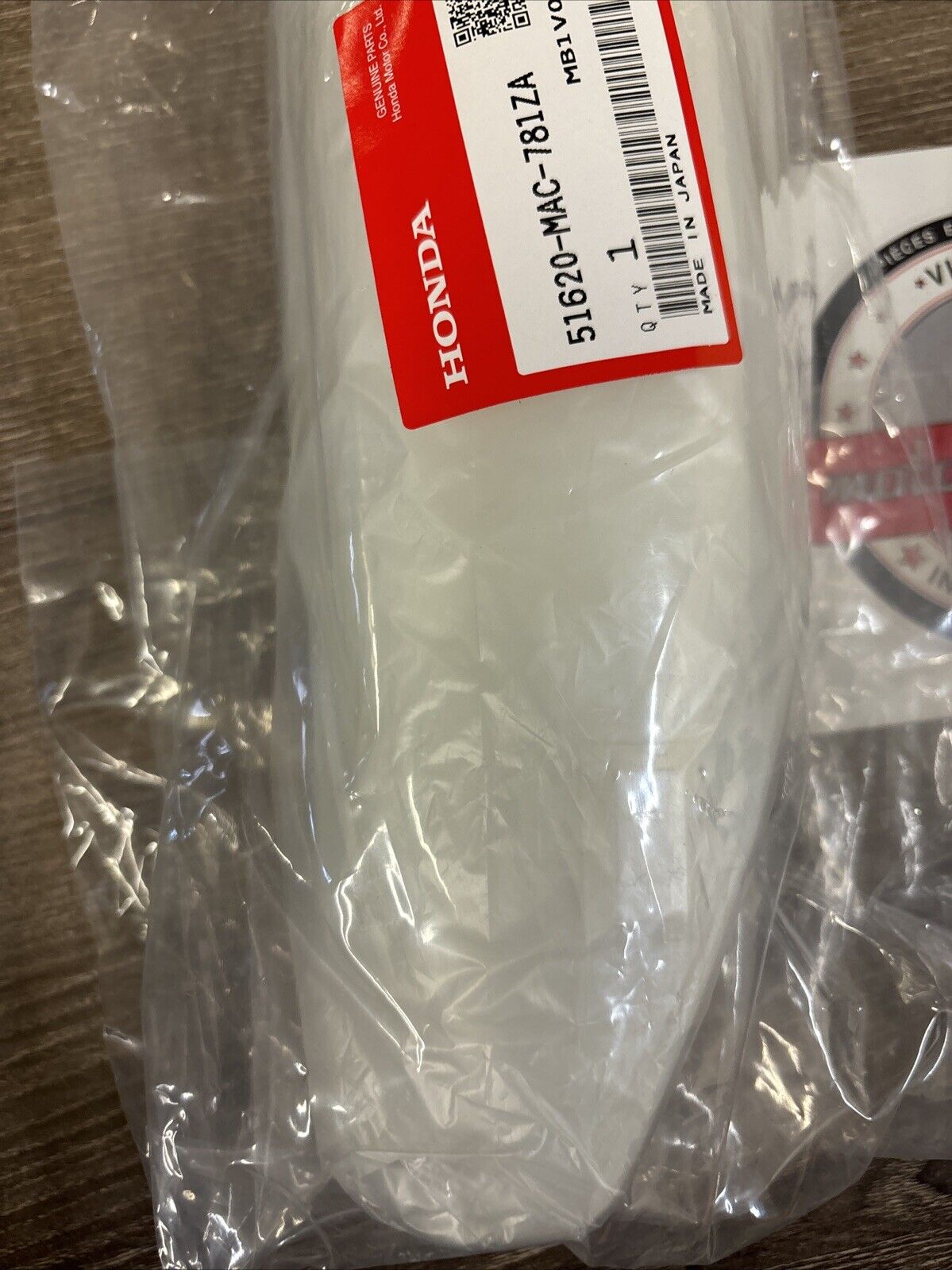 NOS Honda CR125R CR250R CR500R RIGHT FRONT FORK GUARD 51620-MAC-781ZA H116