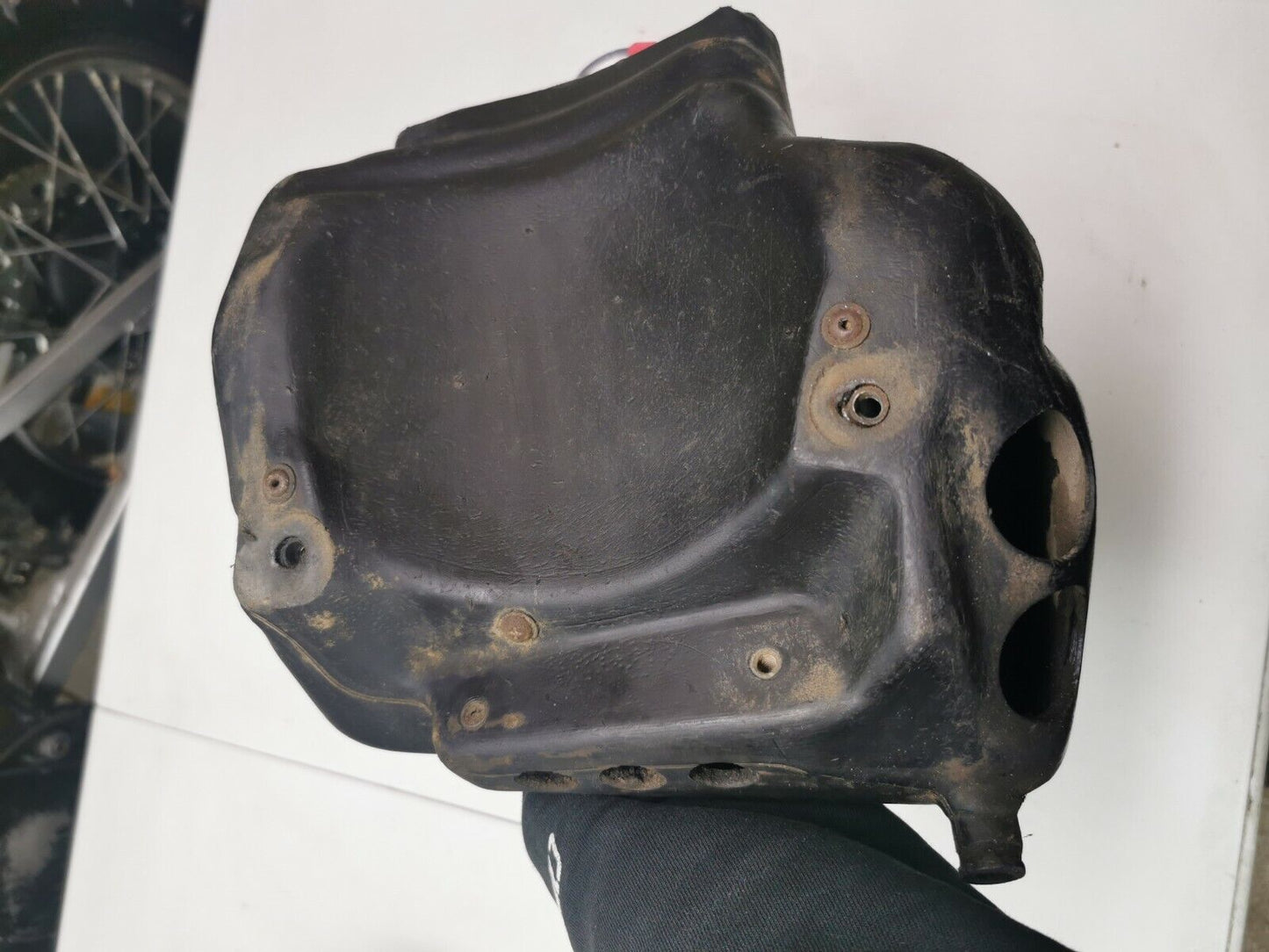 Suzuki RM125 1991 airbox air box cleaner filter case housing 1990