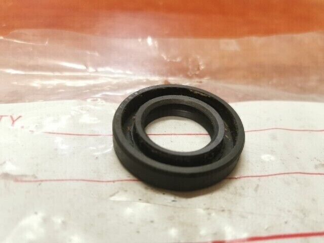 NOS Yamaha OIL SEAL (20X35X7) 93102-20009-00 Y166