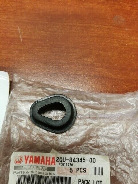 NOS Yamaha YFZ350 HEADLIGHT DAMPER 2GU-84345-00-00 Y105