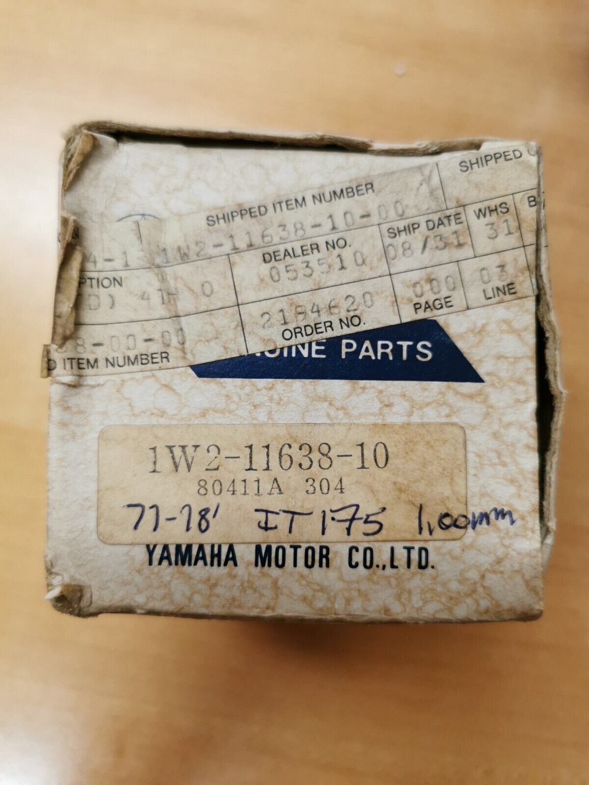 NOS YAMAHA  IT175  1977  1978   PISTON 4 O.S. 1.00  1W2-11638-10-00 Y45