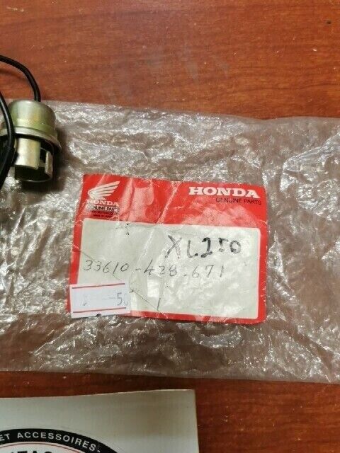 NOS Honda XL250S XL500S RIGHT REAR SOCKET TURN SIGNAL 33610-428-671 H107