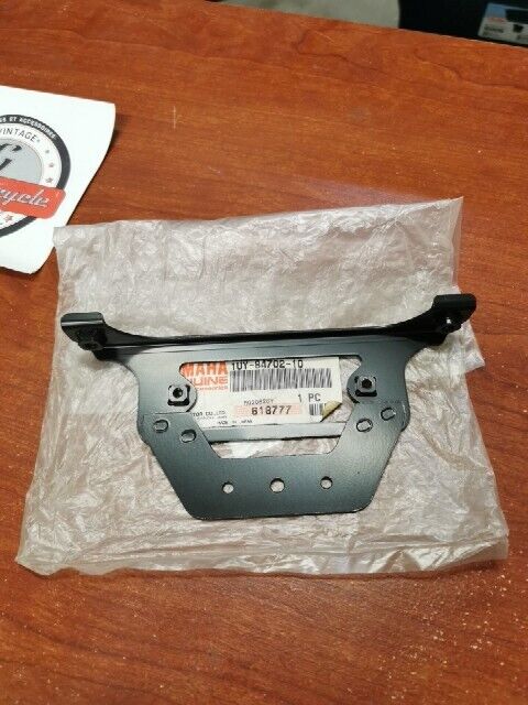 NOS Yamaha YFA1 YFM350 YFS200 YFZ350 TAILLIGHT BRACKET 1UY-84702-10-00 Y103