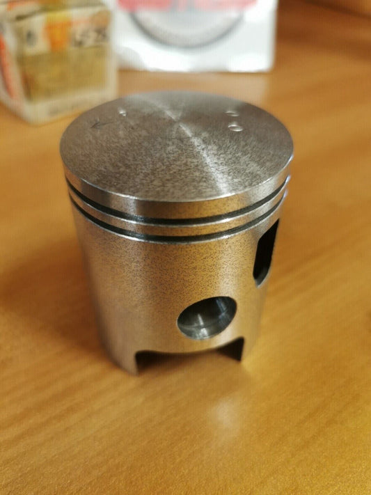 NOS YAMAHA  YCS1  1968  1967  PISTON  STD  237-11631-00  Y47