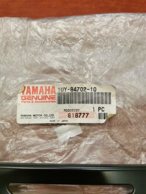 NOS Yamaha YFA1 YFM350 YFS200 YFZ350 TAILLIGHT BRACKET 1UY-84702-10-00 Y103