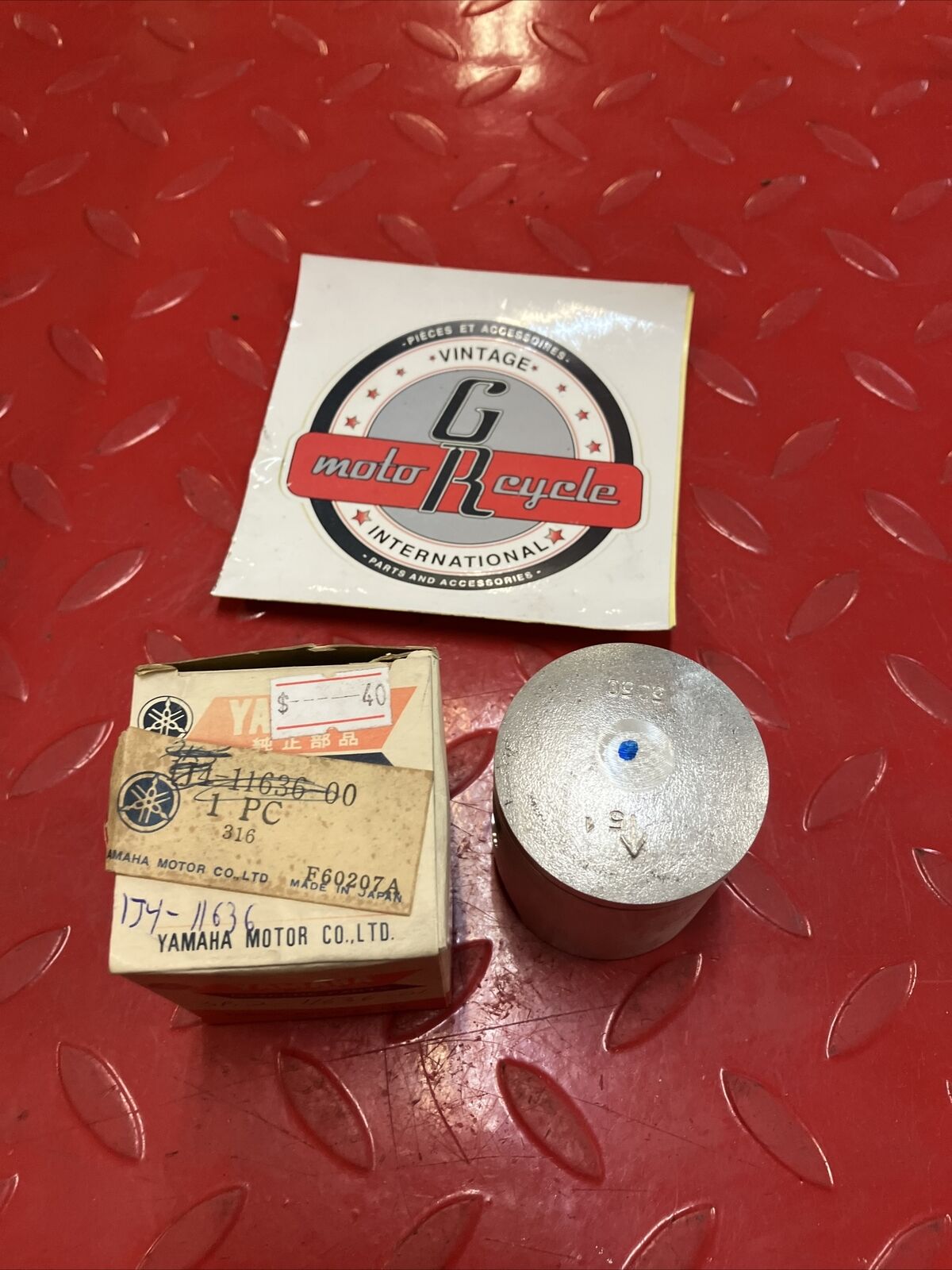 NOS Yamaha YZ100 1976 - 1981 PISTON 2 O/S 0.50 1J4-11636-00 3R2-11636-01-00 Y34