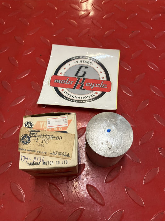 NOS Yamaha YZ100 1976 - 1981 PISTON 2 O/S 0.50 1J4-11636-00 3R2-11636-01-00 Y34