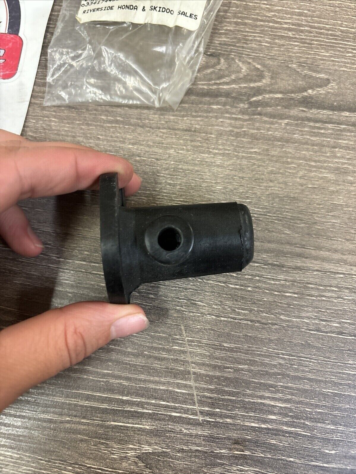 NOS Honda CB750 CB1100R CX650E FRONT TURN SIGNAL RUBBER 33417-445-631 H120