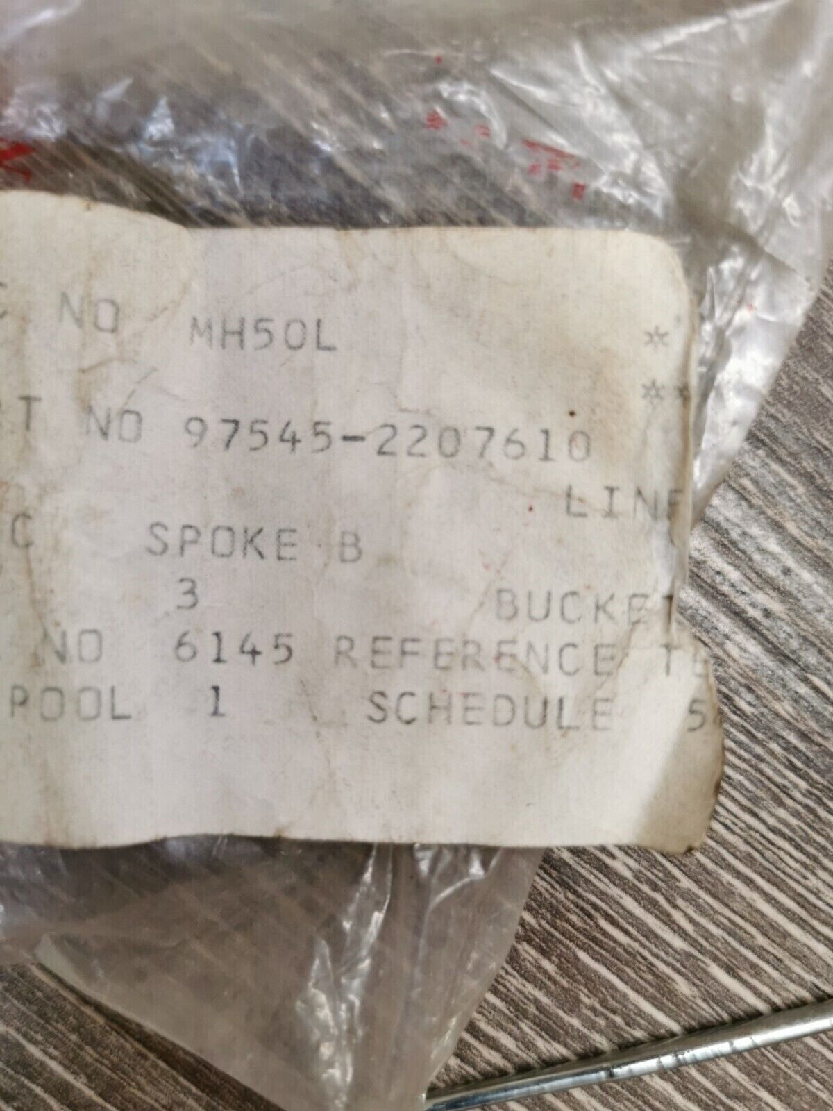 NOS HONDA  SPOKE B 12X118 97545-22076-10 H57