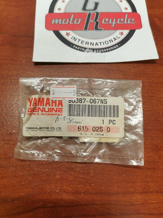 NOS Yamaha COLLAR 90387-067N5-00 Y69