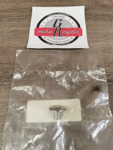 NOS YAMAHA STRATOLINER XV19CTSES XV19CTSDCL SPACER 2C5-F8329-00-00 Y106