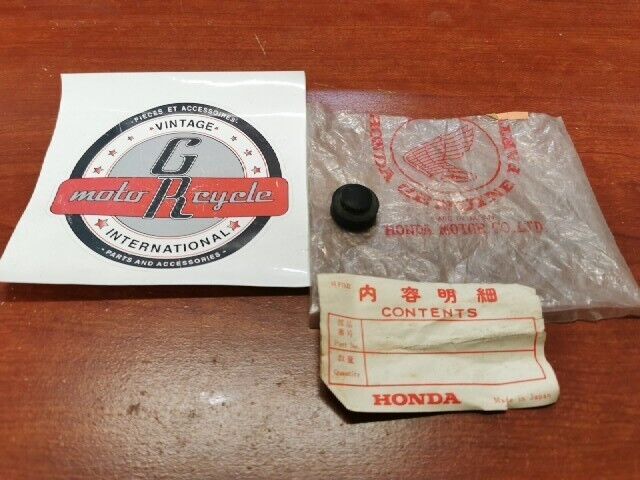 NEW NOS Honda CR125R CR250R CR500R CR80R SIDE COVER RUBBER 83512-KA4-700 H69