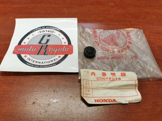 NEW NOS Honda CR125R CR250R CR500R CR80R SIDE COVER RUBBER 83512-KA4-700 H69