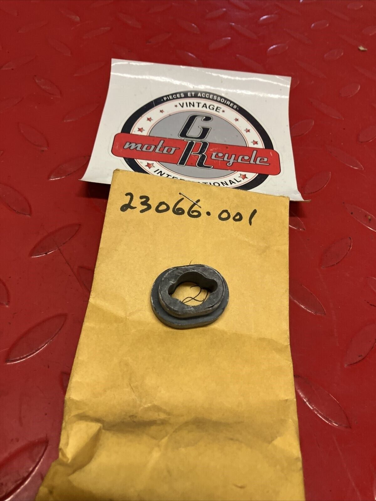 NEW NOS KAWASAKI HEADLIGHT RUBBER DAMPER 23066-001 K20