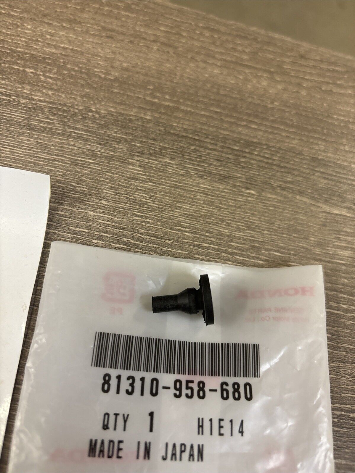 NOS Honda ATC200E ATC250ES TRX250 TRX350 D SUB CARRIER RUBBER 81310-958-680 H159