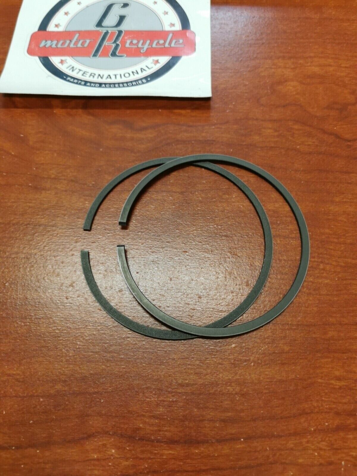 NOS Yamaha 1980 IT425 PISTON RING SET 1ST O/S 0.25 1W6-11610-10-00 Y86