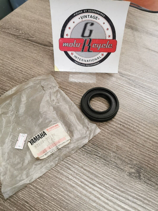 NOS YAMAHA VMX540 1983-87 CRANKSHAFT SEAL 93103-35139  Y56