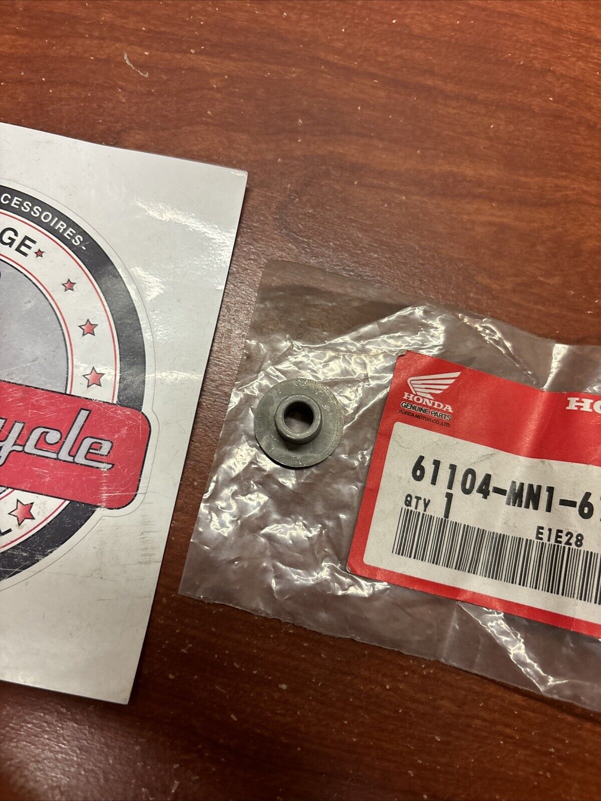 NOS Honda RS250R VFR750F XR600R FRONT FENDER COLLAR 61104-MN1-670 H177