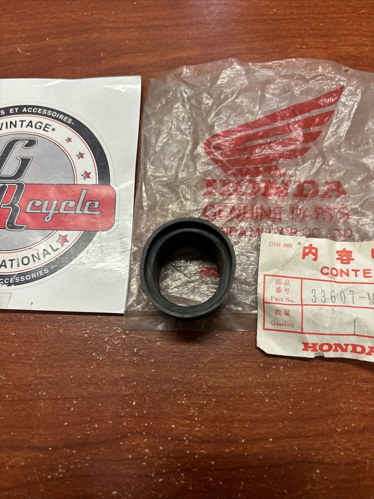 NOS Honda CBX400F CBX550F REAR WINKER COVER 33607-MA6-600 H161