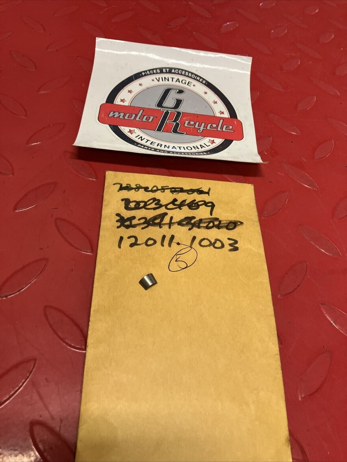 NOS KAWASAKI VALVE SPLIT KEEPER 12011-1003 K18