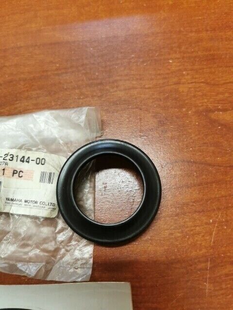 NOS Yamaha XS400 RD350LC DUST SEAL 1UA-23144-00-00 Y103