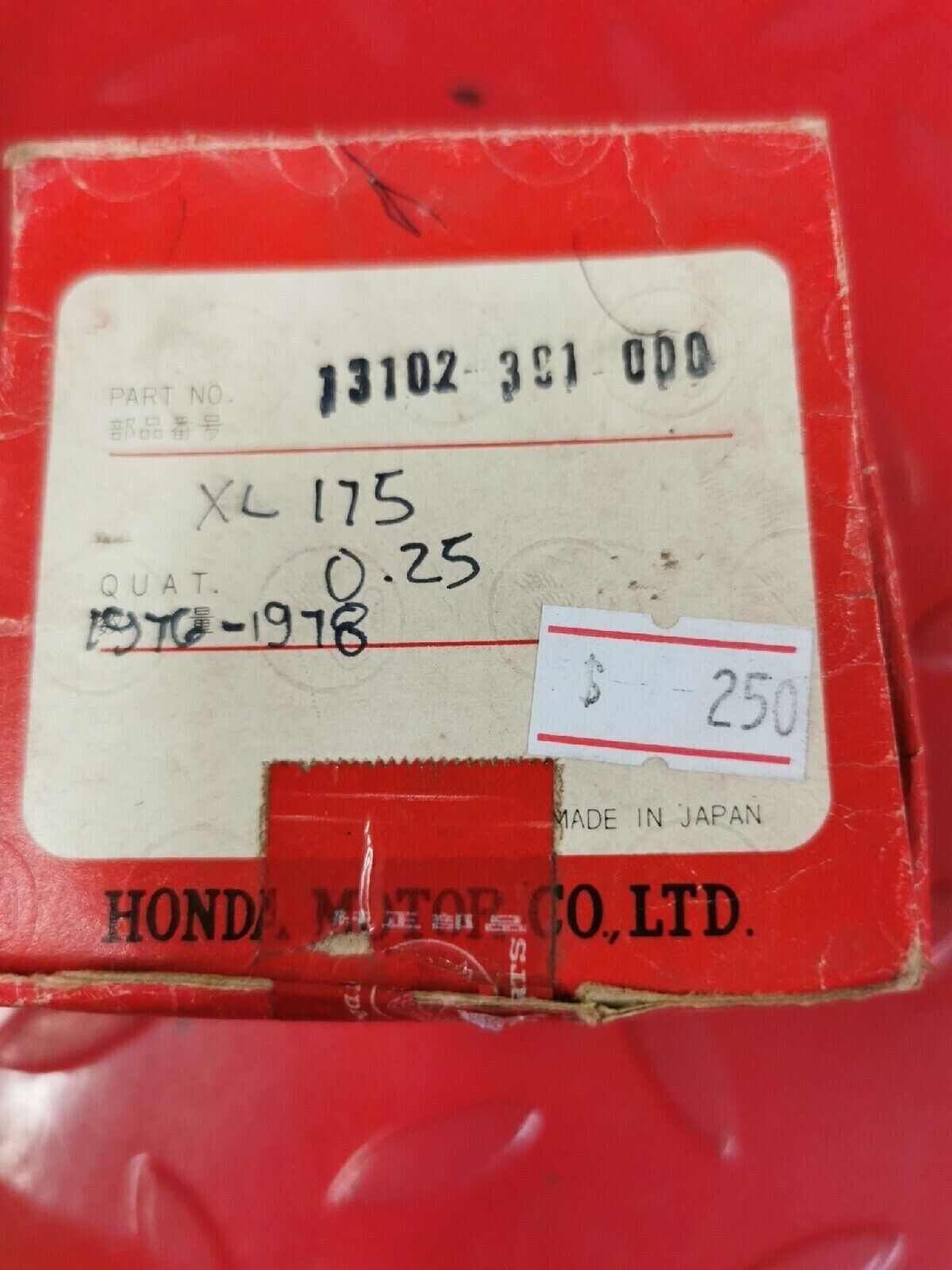NOS HONDA  XL175 1976 - 1978 PISTON O S  0.25  13102-391-000 H40