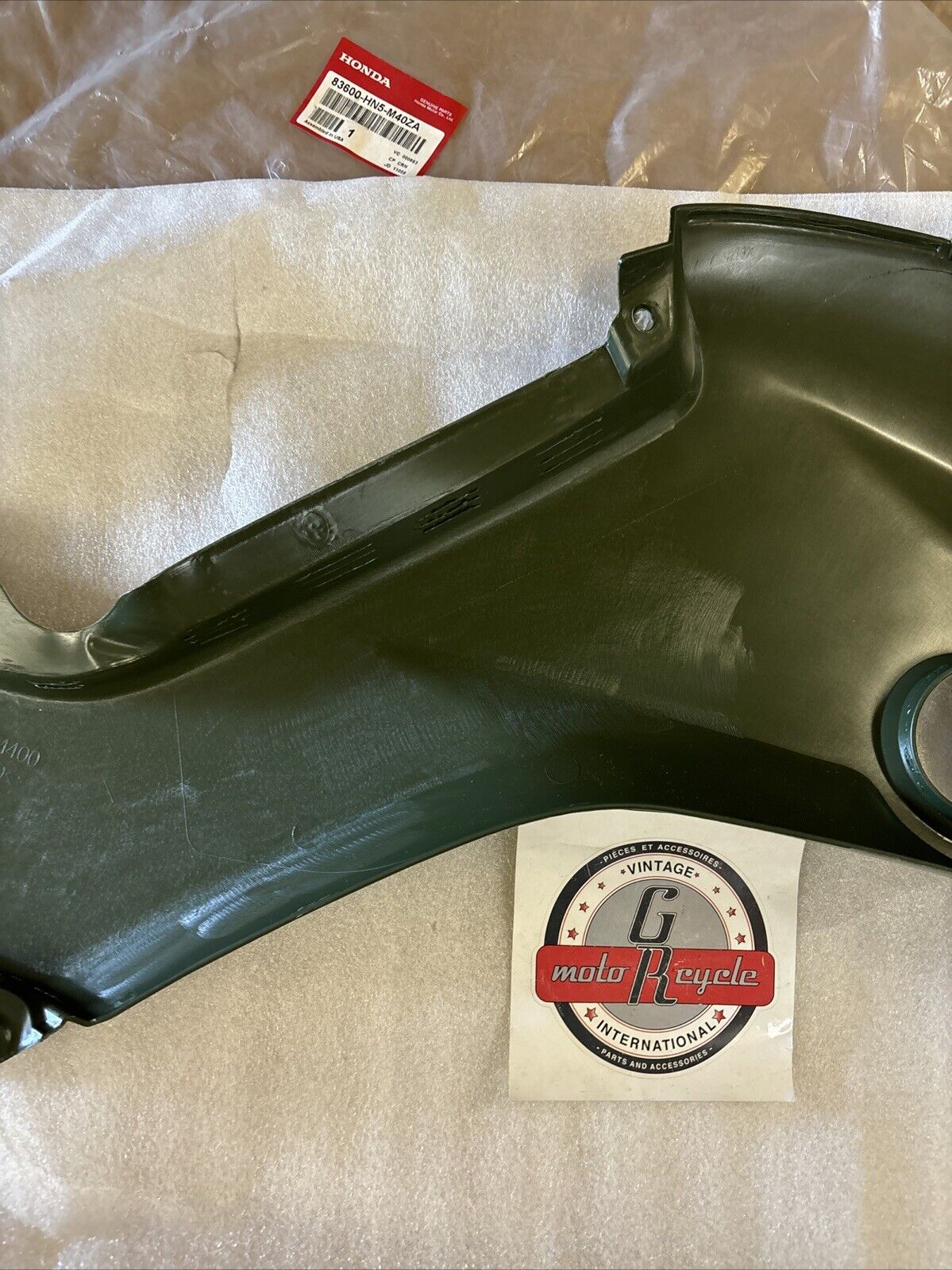 NOS HONDA 2004 - 2006 TRX350 LEFT TANK SIDE COVER 83600-HN5-M40ZA