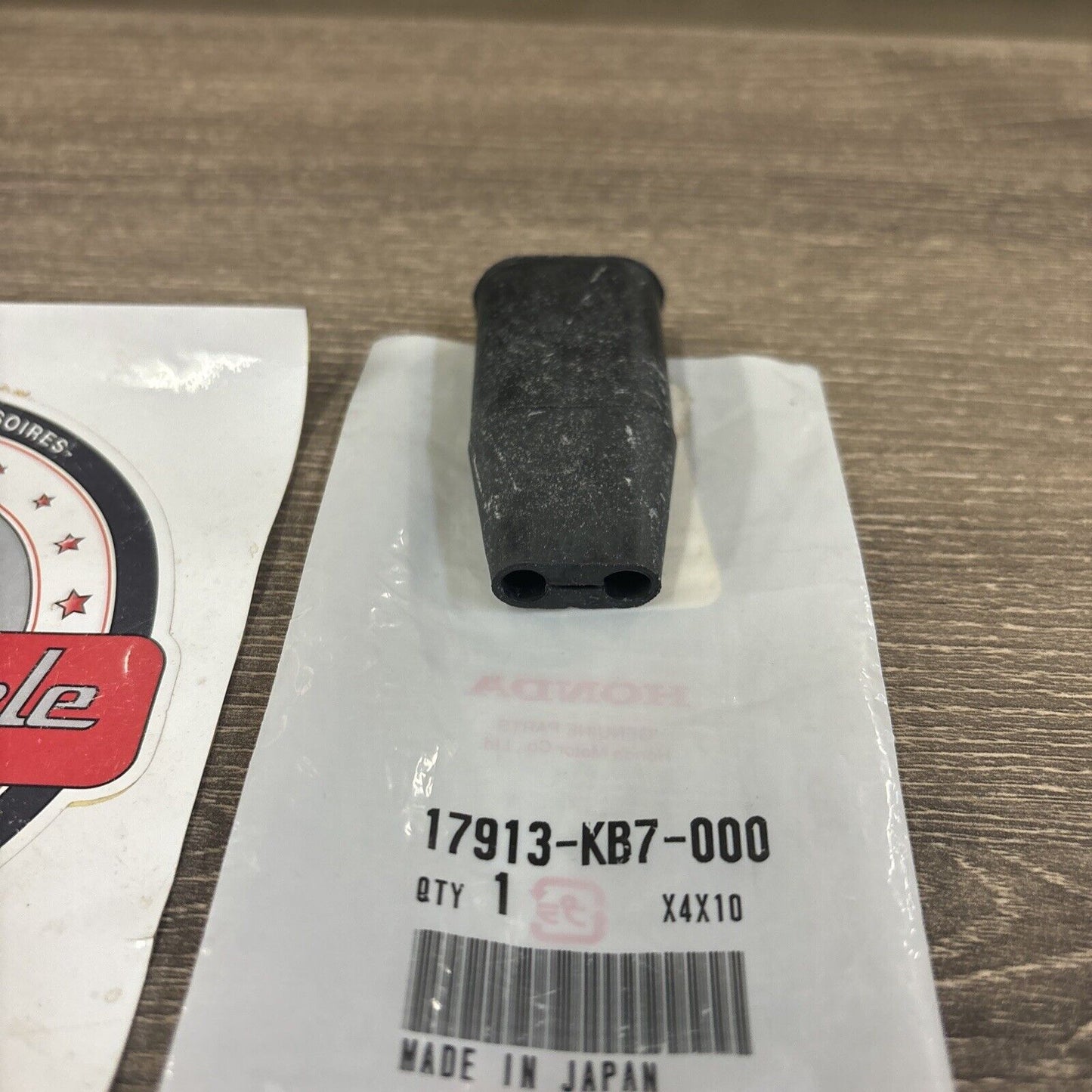 NOS Honda CRF250 CRF450 NX650 THROTTLE CABLE COVER 17913-KB7-000 H158