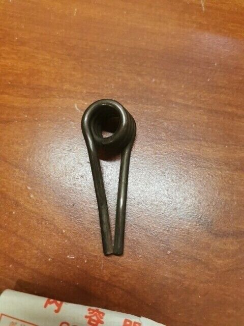NEW NOS Honda C70 C72 C75 C77 C78 GEAR SHIFT RETURN SPRING C 24651-250-000 H99
