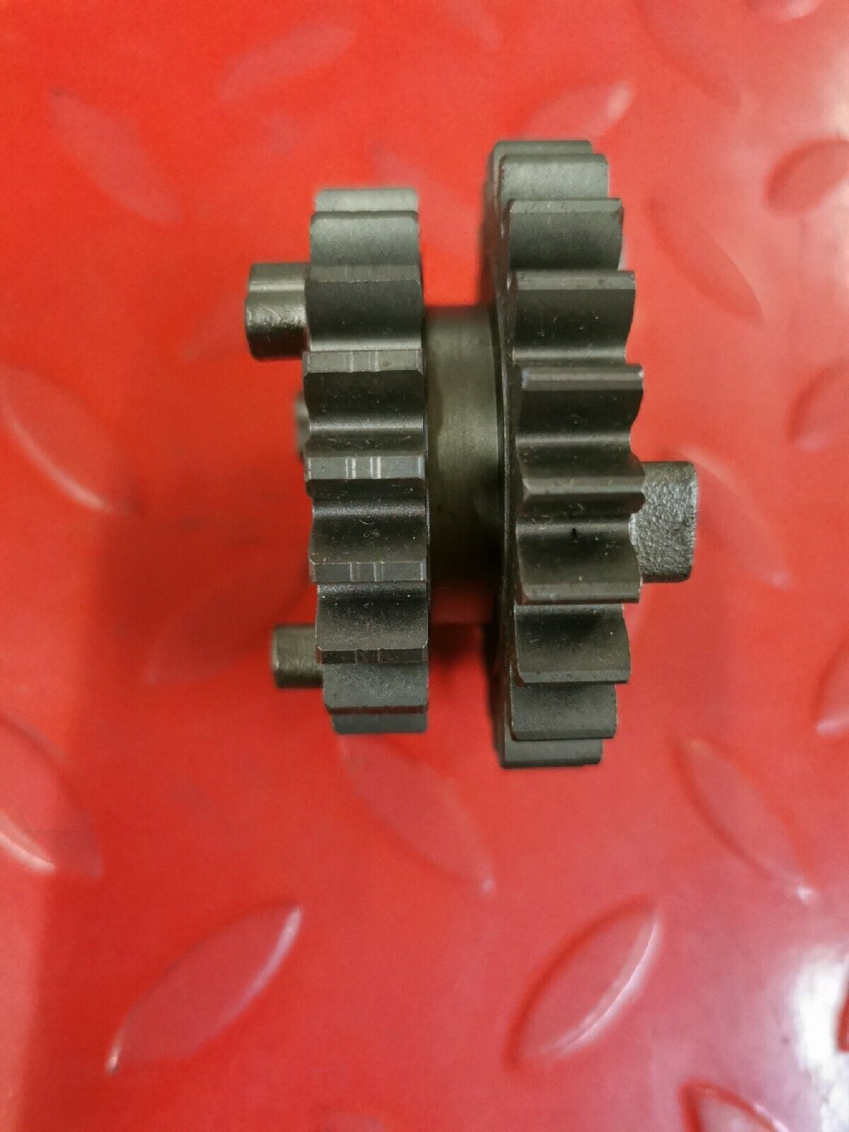 NOS HONDA VT700C VF750S  GEAR  MAINSHAFT SECOND THIRD 21T/24T 23431-MB0-010 H38