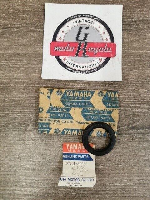 NOS YAMAHA XJ600SD FJ600N FJ600LC XS1100LH FZ600T OIL SEAL 93101-32088-00 Y148