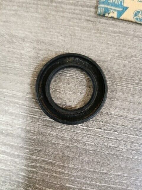 NOS YAMAHA EF3000IS YP20TX EF1600C YP20GA YP30GA OIL SEAL 93102-25090-00 Y148