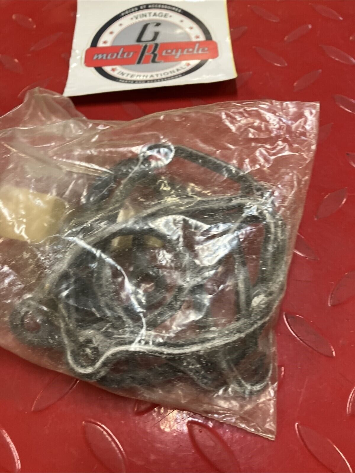 NOS Yamaha GASKET HEAD COVER 1 2XL-11193-00-00 Superseded by 3KM-11193-00-00 Y35