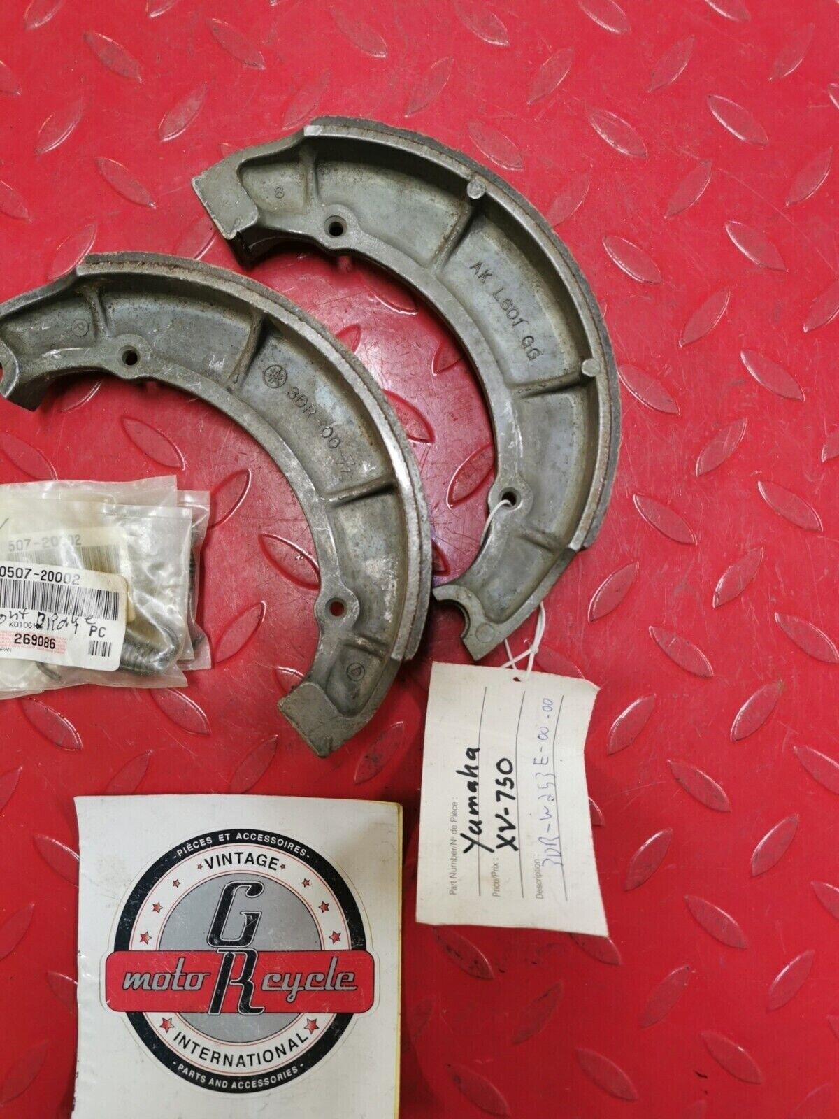NOS Yamaha XVS65 XVS650 XV750 XV1100 XJ700 BRAKE SHOE KIT 3DR-W253E-00-00 Y41