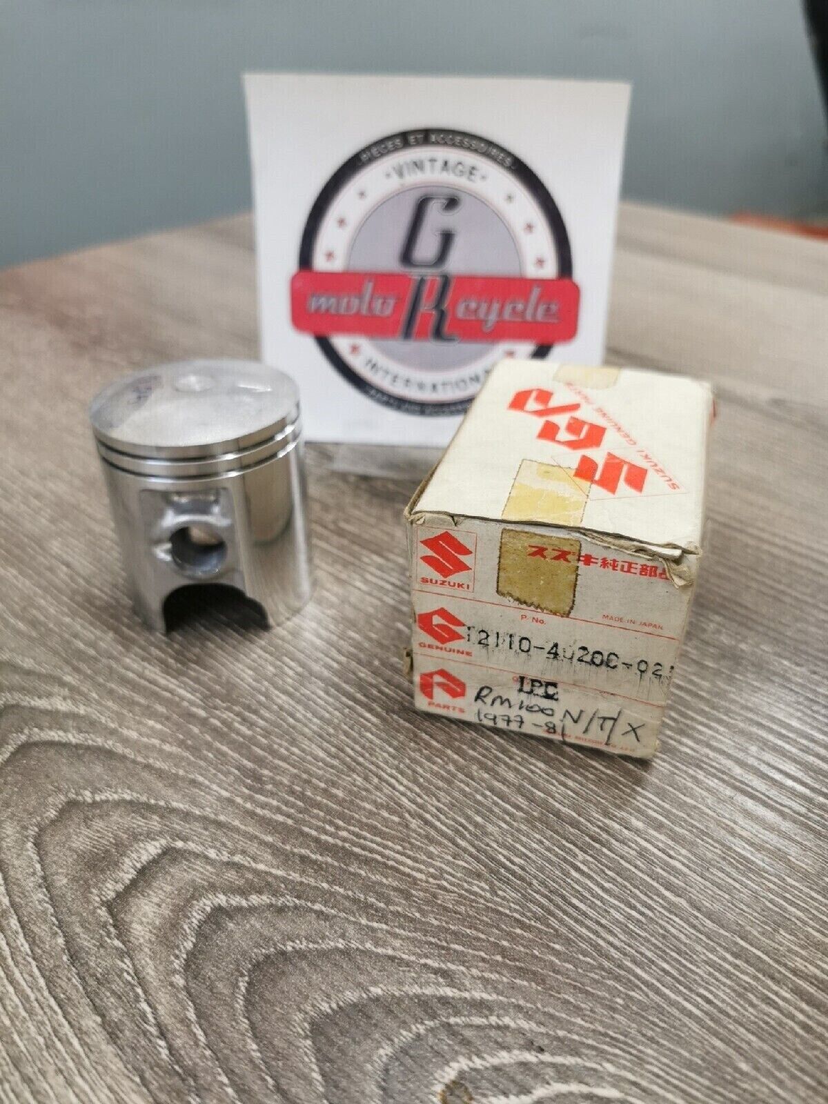 NOS SUZUKI RM100 1977 - 1981   PISTON STD  12110-40200 S11