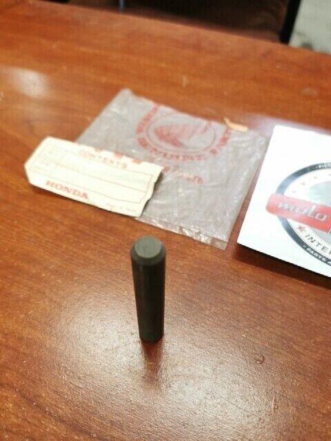 NOS Honda CB500K CB550 VALVE ROCKER ARM SHAFT 14451-323-010 H97