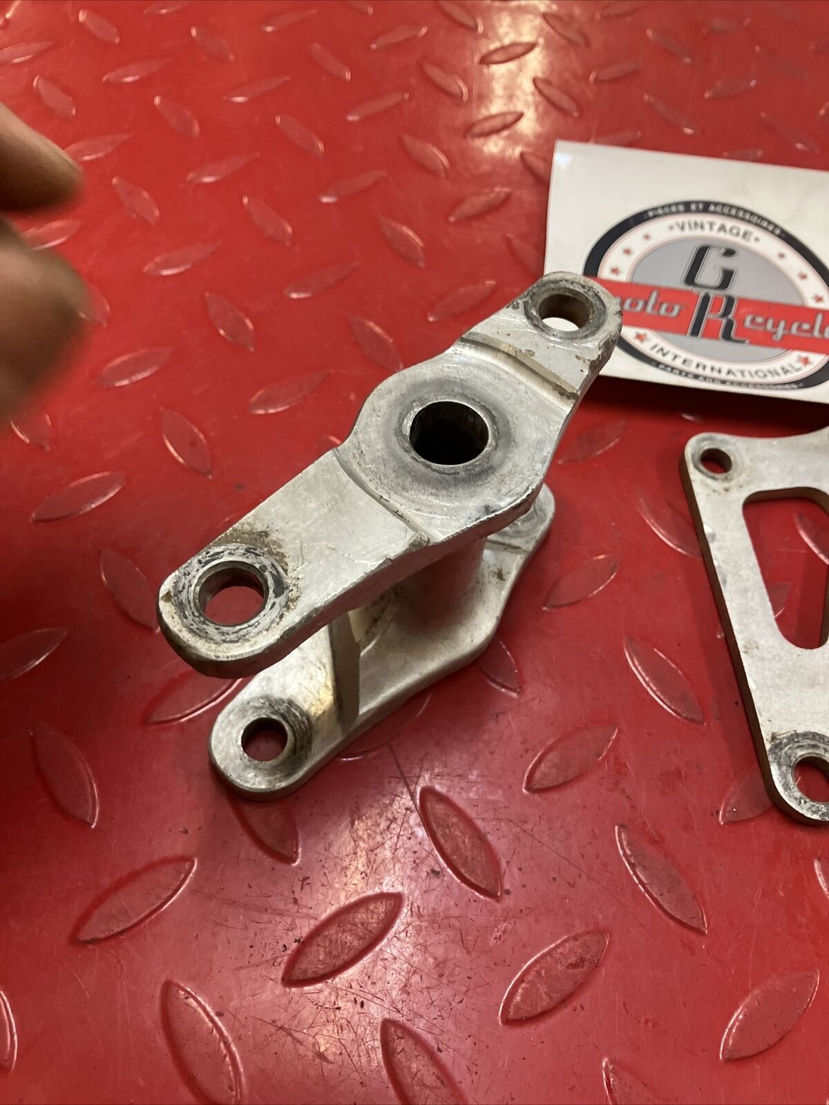 Honda CR250R 1984 engine motor mounts mounting plate bracket hanger