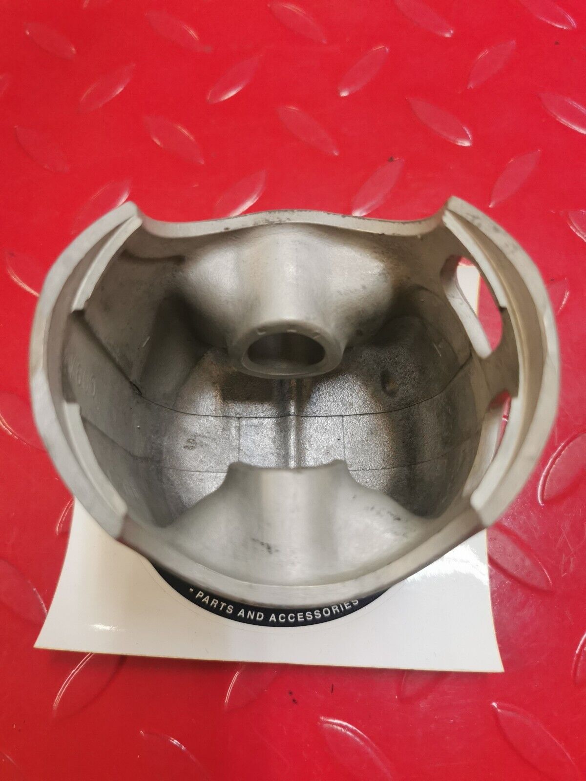 NOS Yamaha IT465 PISTON 1 O/S 0.25 4V6-11635-00-00 Y17