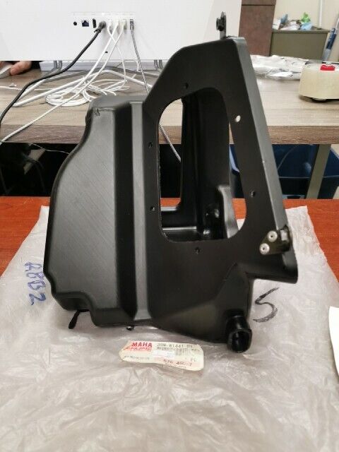 NOS Yamaha YZ125 AIR CLEANER CASE 39W-W1441-01-00 SUB 39W-W1441-00-00 Y107