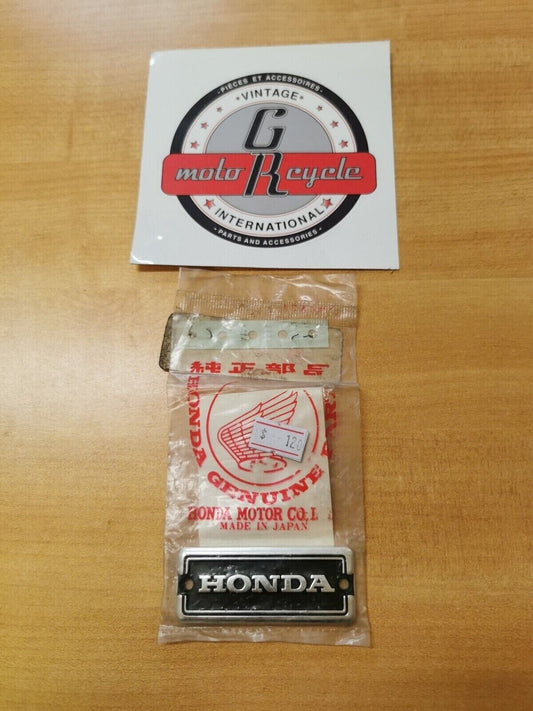NOS HONDA GL1000 1977 - 1979 EMBLEM  HEAD COVER 12312-371-611  H17