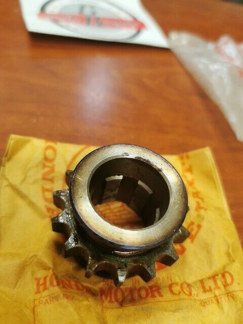 NOS Honda CB72 CB77 CL72 CL77 PRIMARY DRIVE SPROCKET 15T 13611-259-020 H71