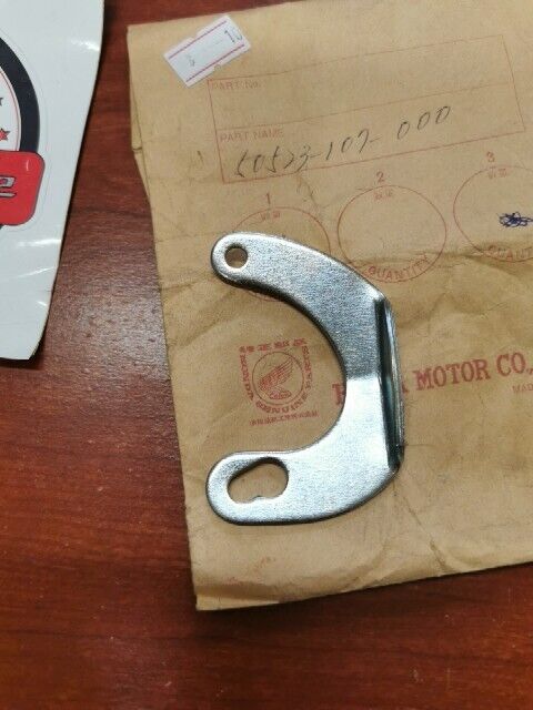 NEW NOS Honda CB100 CB125 CD125 CD200 MAIN STAND SPRING HOOK 50523-107-000 H71
