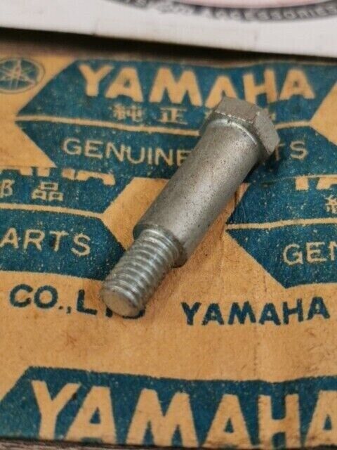 NOS YAMAHA DT360A DT250A JT2MX XT500F DT3 DT2 RD400F BOLT 90109-06022-00 Y158