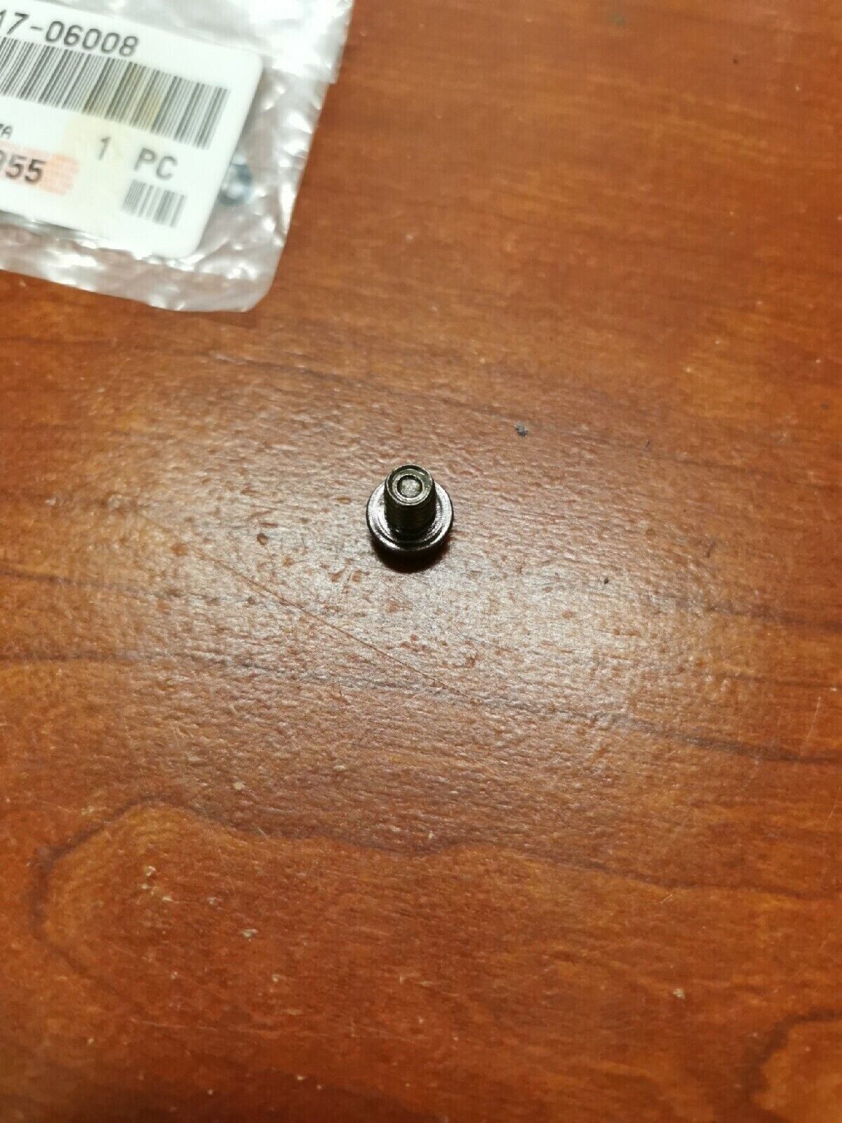 NEW NOS Yamaha SCREW 98517-06008-00 Y68