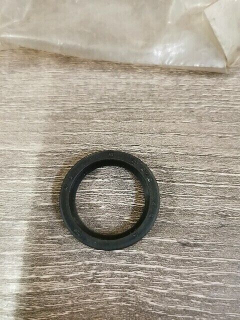 NOS SUZUKI MT50 RV90 1974 - 1977 OIL SEAL 22.2X30X5 09283-22010 S37