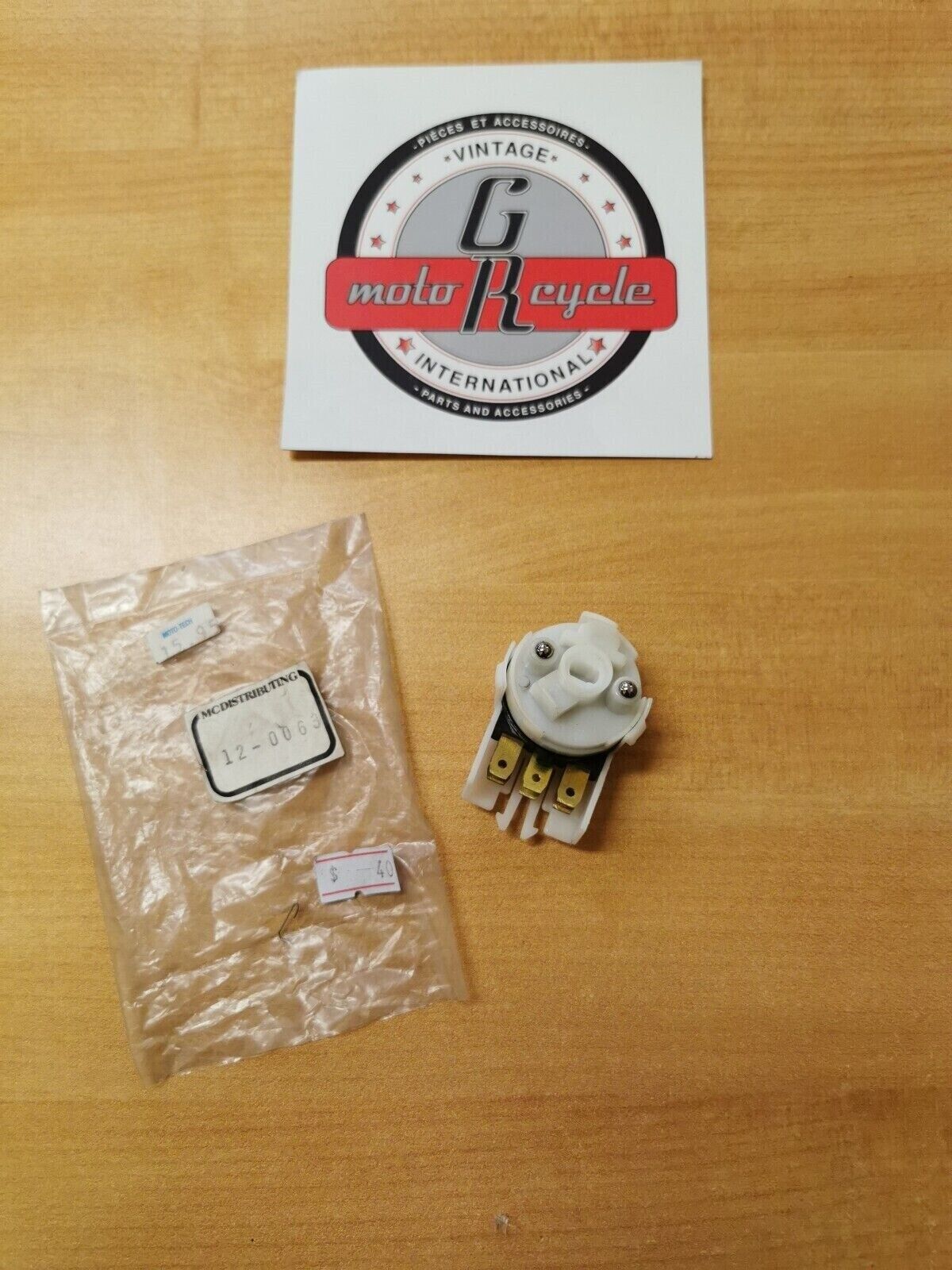 NOS HONDA  GL1100 1980 1981 MC DISTRIBUTING  BASE  CONTACT 35101-431-027  H17