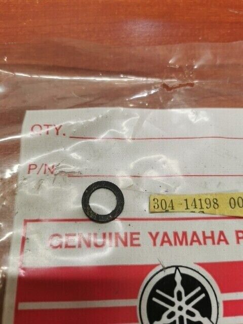 NOS Yamaha DT100 DT125 RS100 YZ80 GASKET 304-14198-00-00 Y123